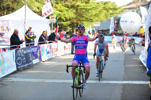 Cunego wins stage 2